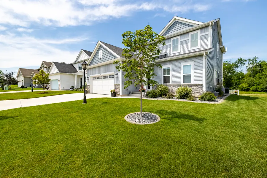 552 Wild Oak Rd, Hartland, WI 53029 - #2