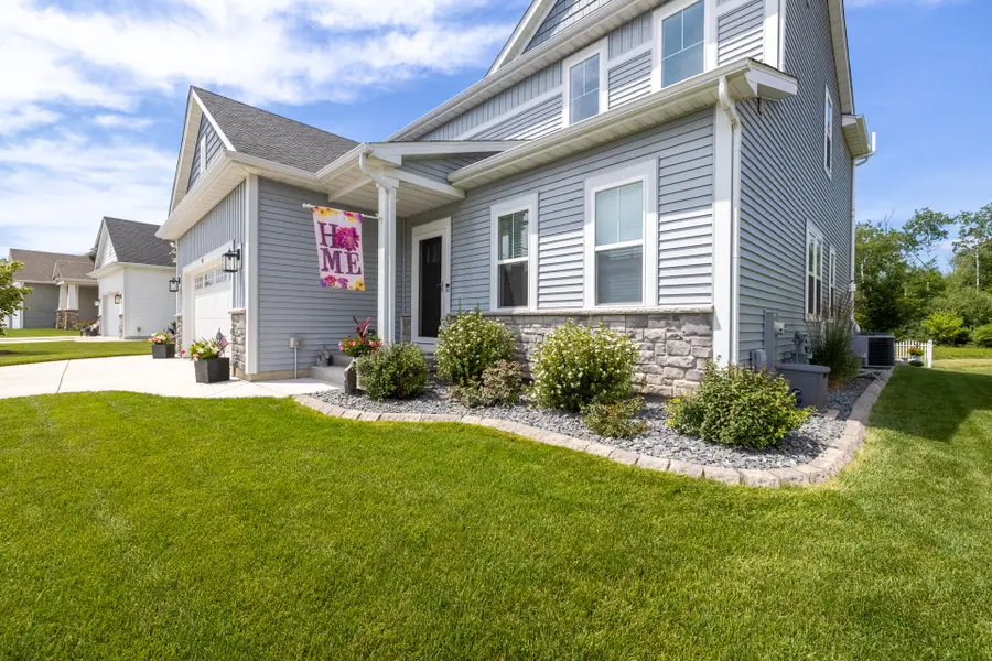 552 Wild Oak Rd, Hartland, WI 53029 - #3