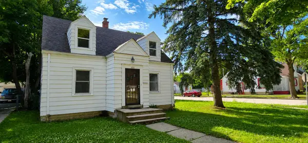 4902 N 19th St, Milwaukee, WI 53209