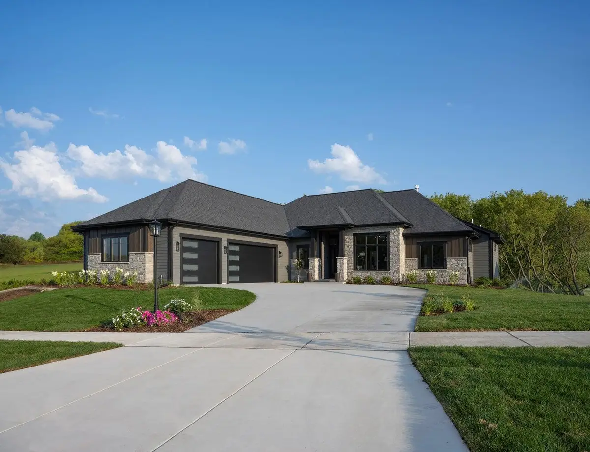 4077 Hawthorn Farm Ct, Delafield, WI 53058 - #1