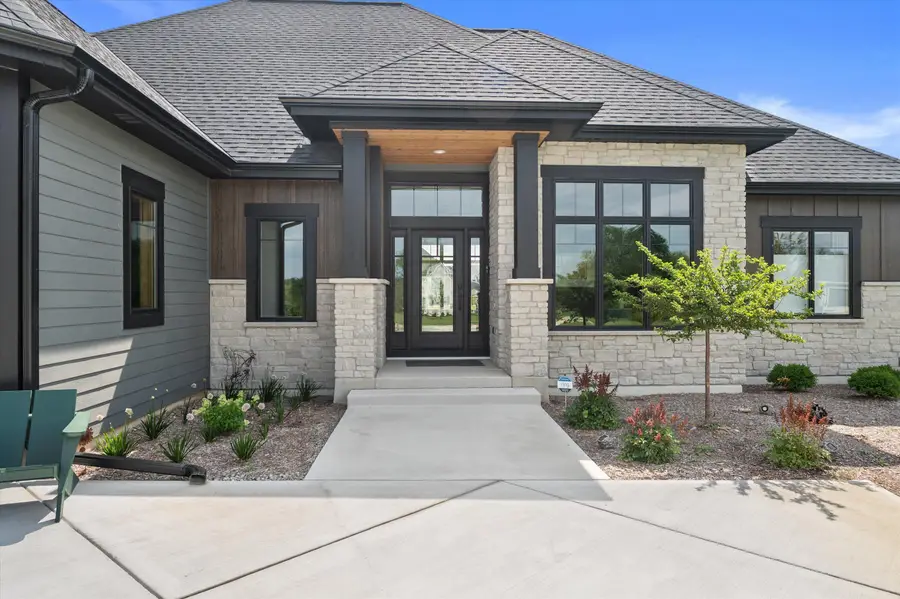 4077 Hawthorn Farm Ct, Delafield, WI 53058 - #2