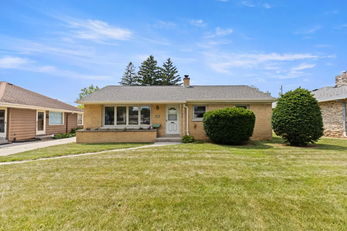 2831 S 76th St, West Allis, WI 53219 - #1