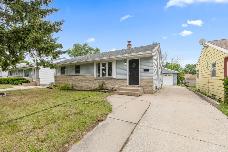8030 W Colfax Ct, Milwaukee, WI 53218 - #2