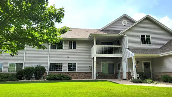 W197N17086 Stonewall Dr, Jackson, WI 53037