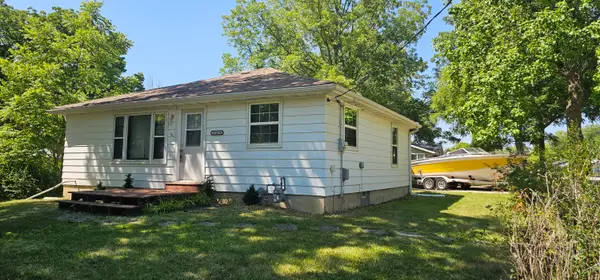 11102 82nd St, Pleasant Prairie, WI 53158