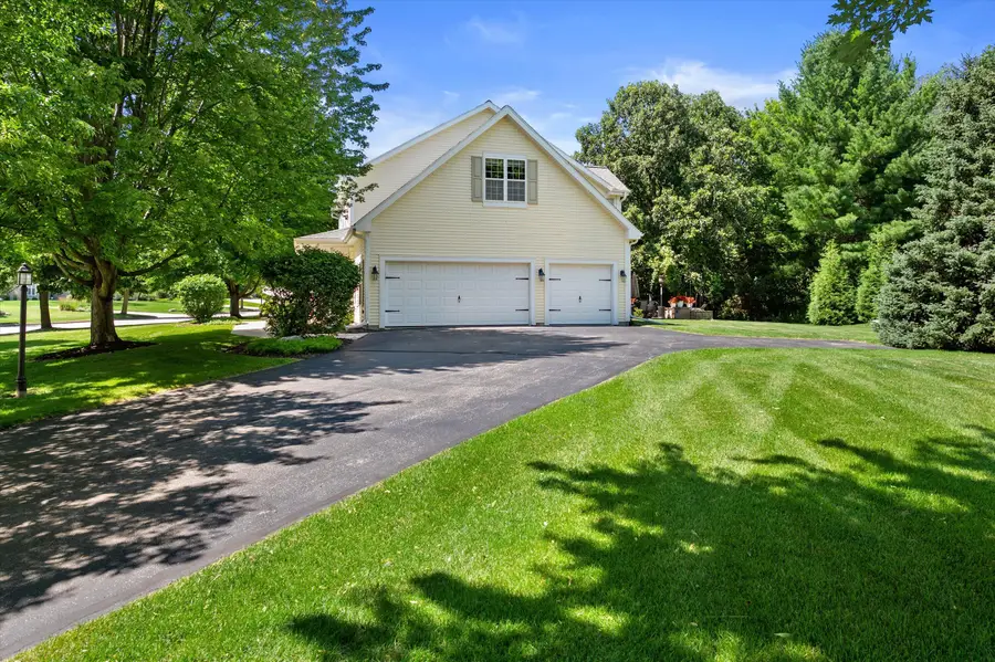 304 Woodlands Ct, Hartland, WI 53029 - #3