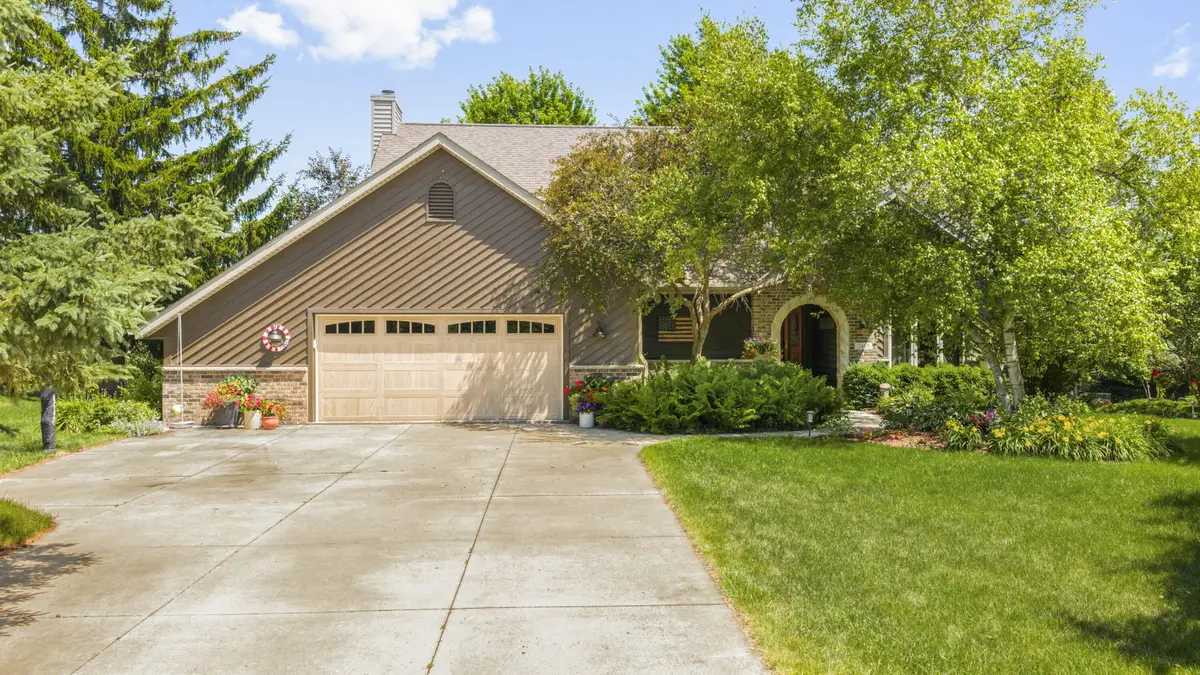2819 Killarney Ct, West Bend, WI 53095 - #1