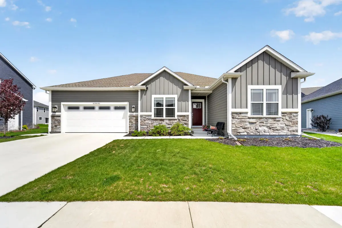 N67W25380 Aspen Ln, Sussex, WI 53089 - #1