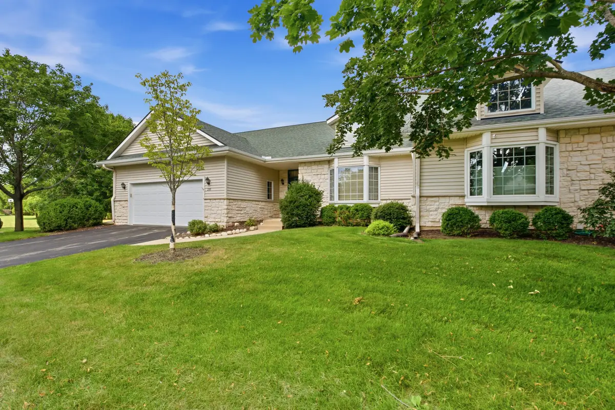291 Cardinal Ln, Hartland, WI 53029 - #1