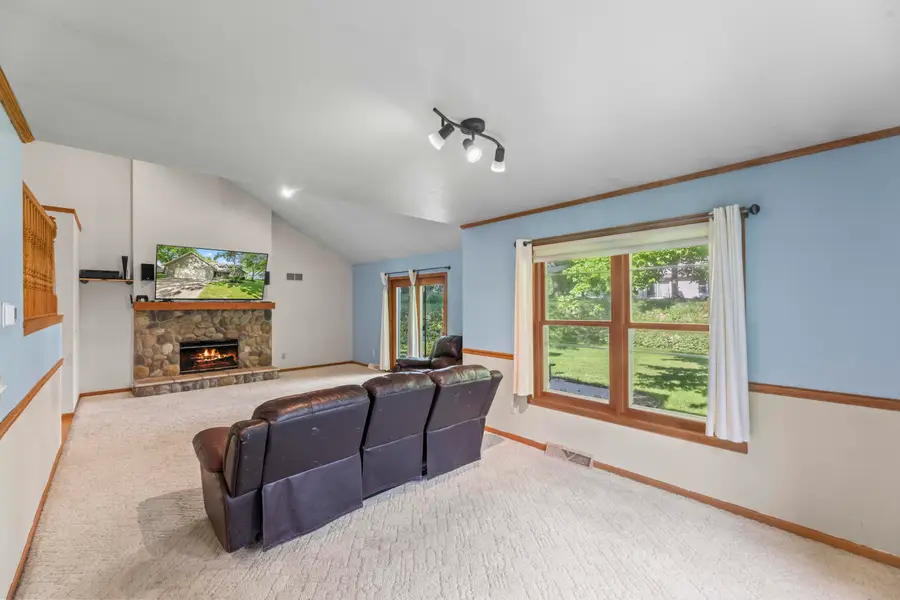 612 Sweetbriar Ln, Watertown, WI 53098 - #2