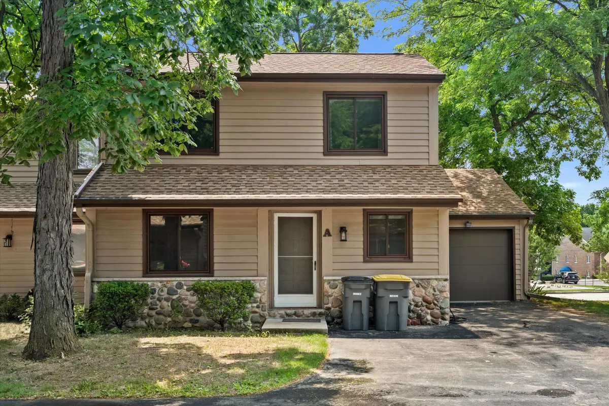 1335 Hickory Dr, Waukesha, WI 53186 - #1