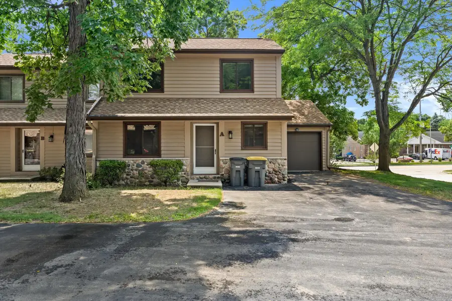 1335 Hickory Dr, Waukesha, WI 53186 - #3
