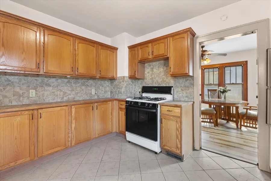 710 Montana Ave, South Milwaukee, WI 53172 - #2