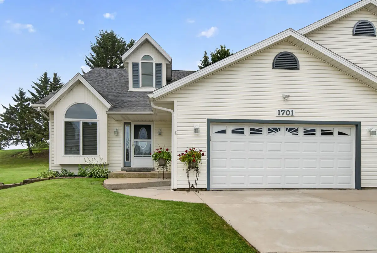 1701 Carrie Ln, West Bend, WI 53095 - #1