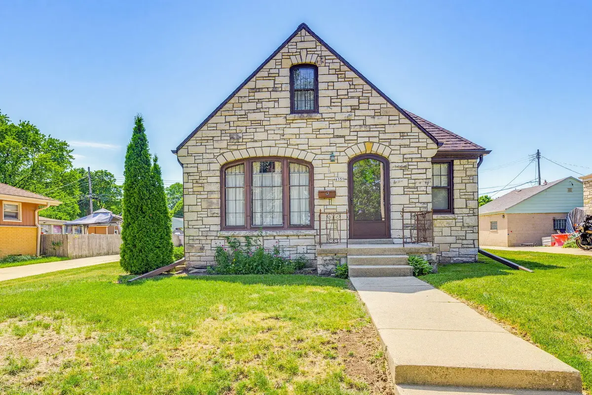 4359 N 82nd St, Milwaukee, WI 53222 - #1