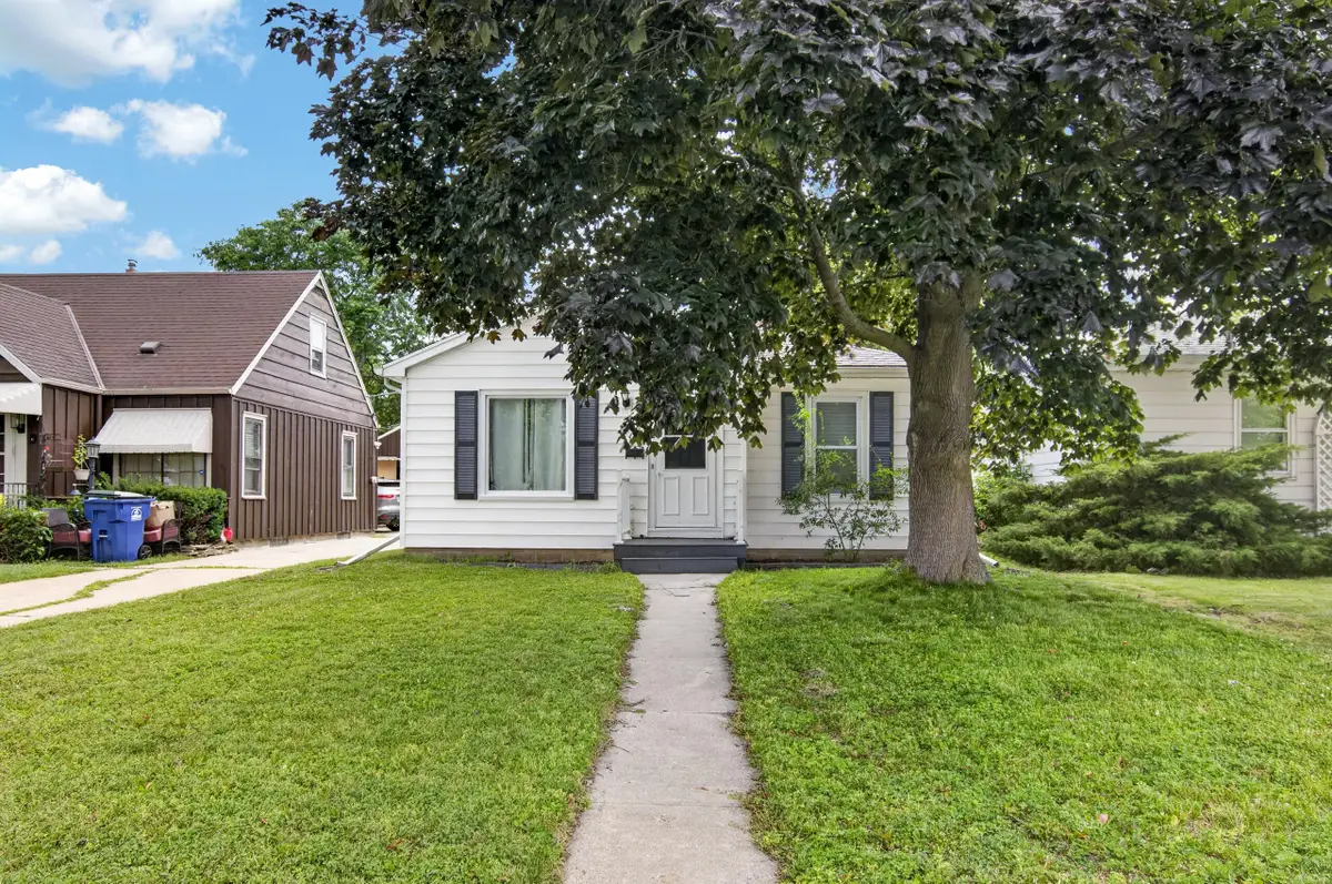 2304 James Blvd, Racine, WI 53403 - #1
