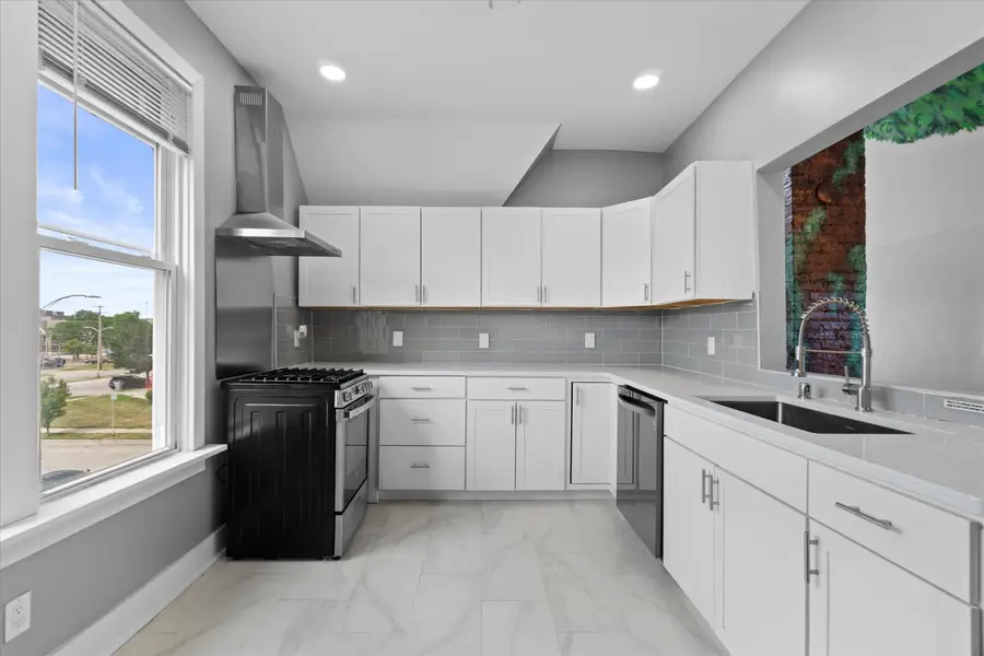 1116 N 13th St, Milwaukee, WI 53233 - #2