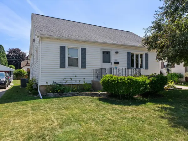 1717 Green St, Manitowoc, WI 54220