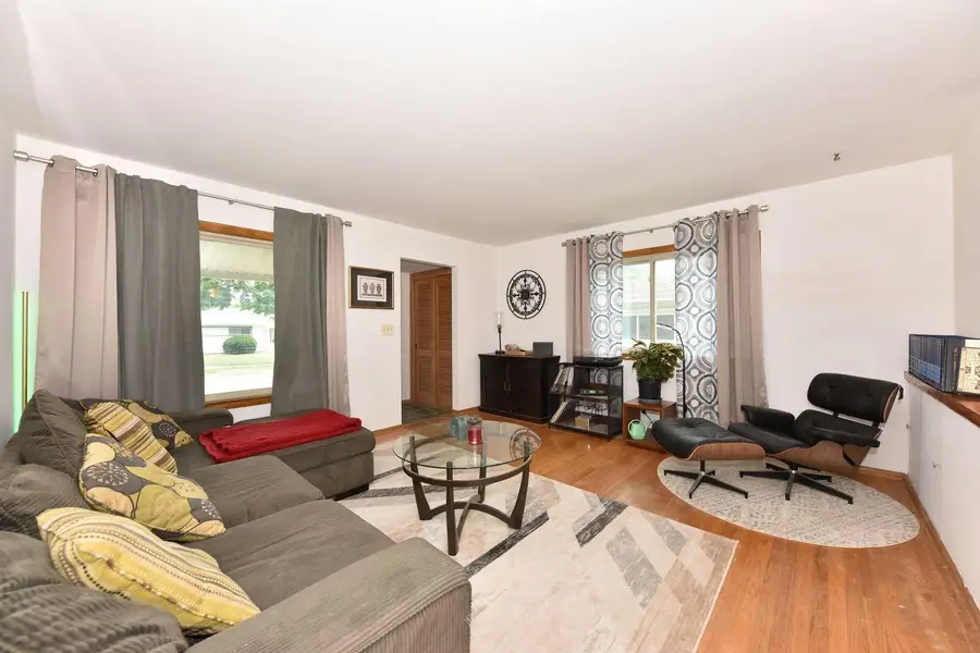 8605 W Lawrence Ave, Milwaukee, WI 53225 - #3