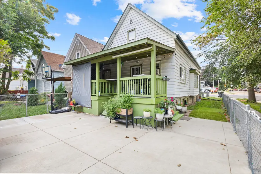 2803 W Burnham St, Milwaukee, WI 53215 - #2