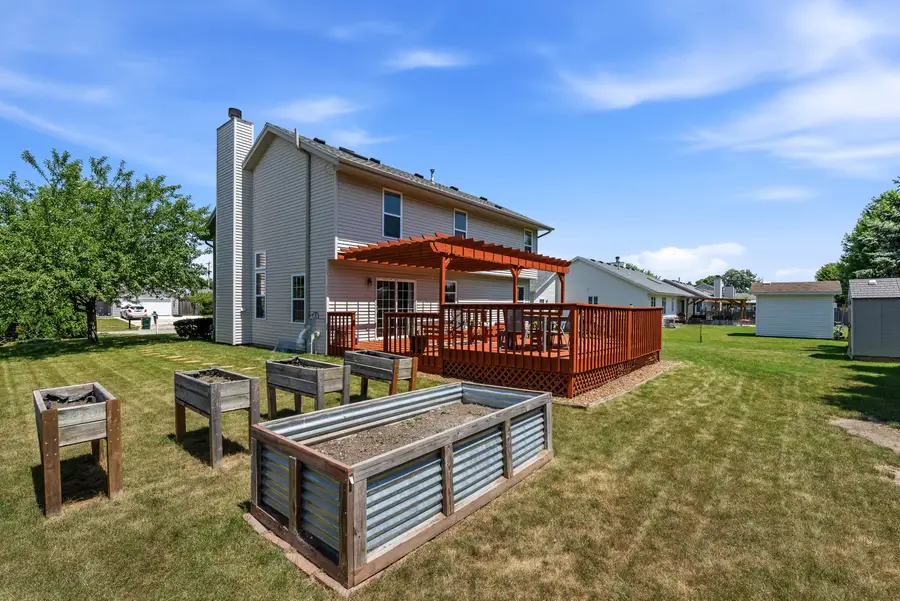 937 E Stonewood Dr, Oak Creek, WI 53154 - #2