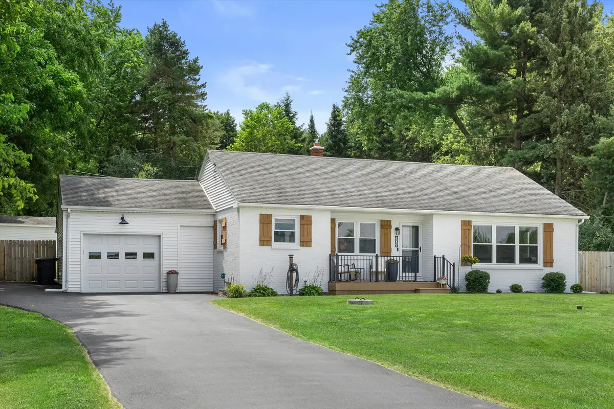 303 E State Rd, North Prairie, WI 53153 - #1