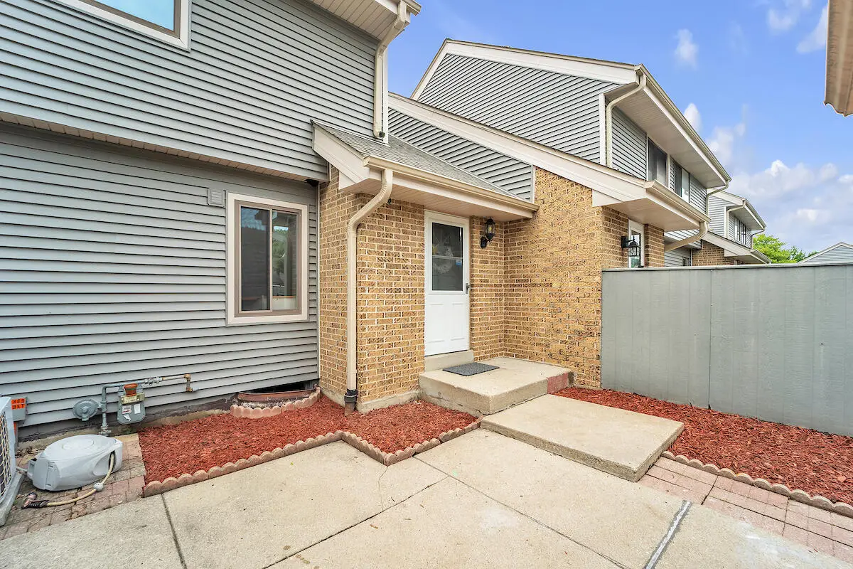 4869 S 19th St, Milwaukee, WI 53221 - #1