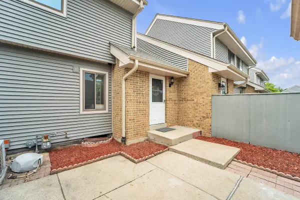 4869 S 19th St, Milwaukee, WI 53221