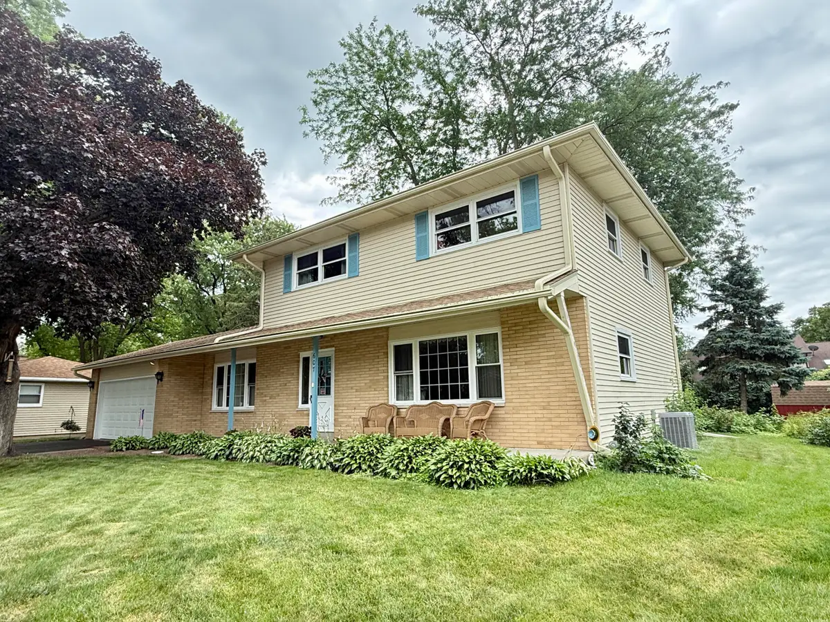 607 Poppy St, Oconomowoc, WI 53066 - #1