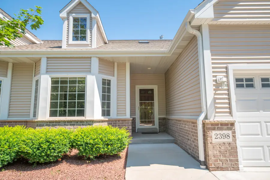 2398 Stoney Ln, Grafton, WI 53024 - #2