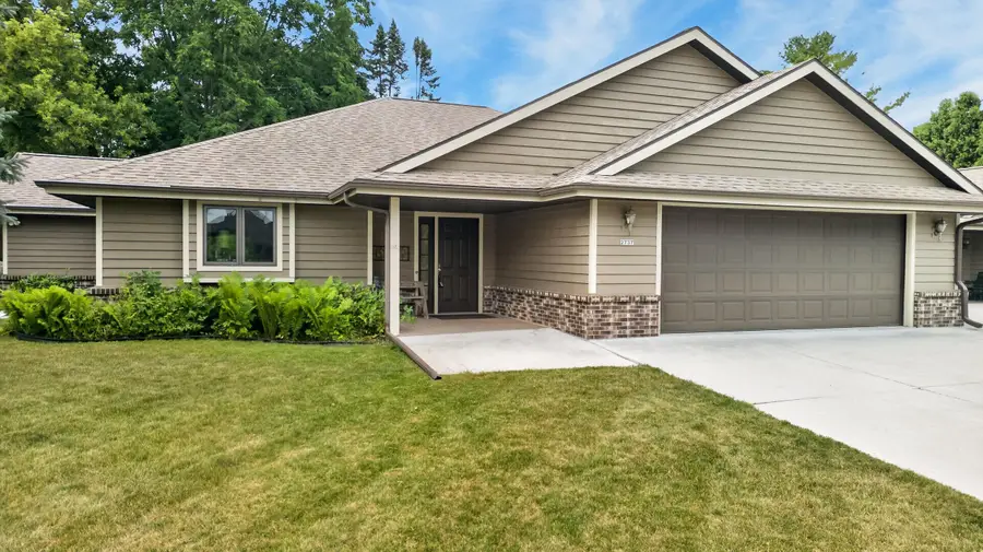 2737 Windepoint Ct, Sheboygan, WI 53083 - #2