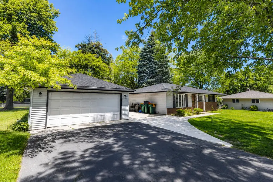 2422 W Hilltop Ln, Oak Creek, WI 53154 - #3
