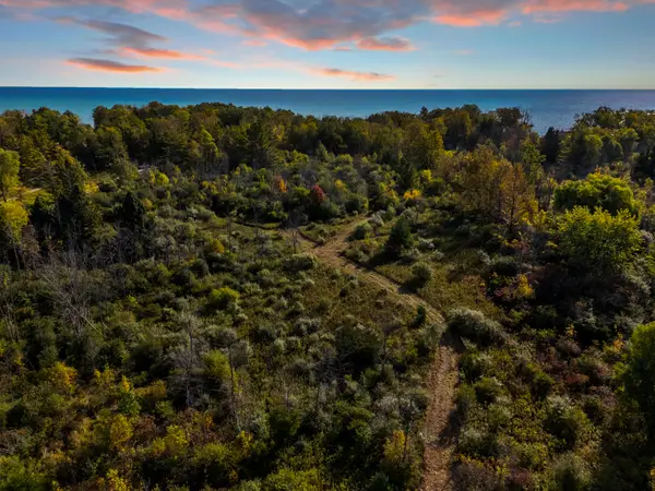 13600 N Lake Shore Dr, Mequon, WI 53092