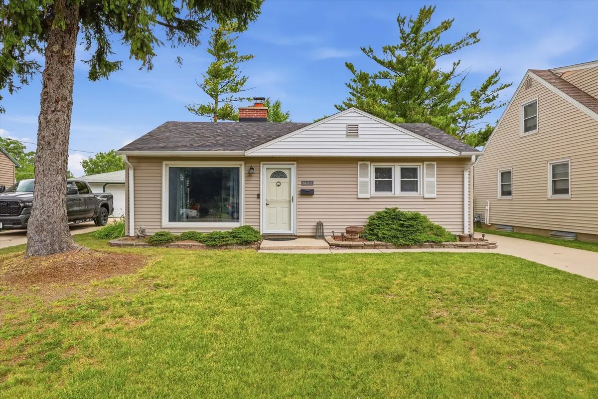 6622 W Bennett Ave, Milwaukee, WI 53219 - #1