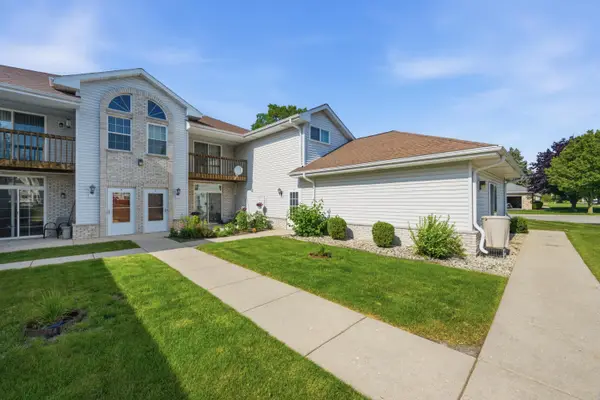 6105 S Creekside Dr, Cudahy, WI 53110