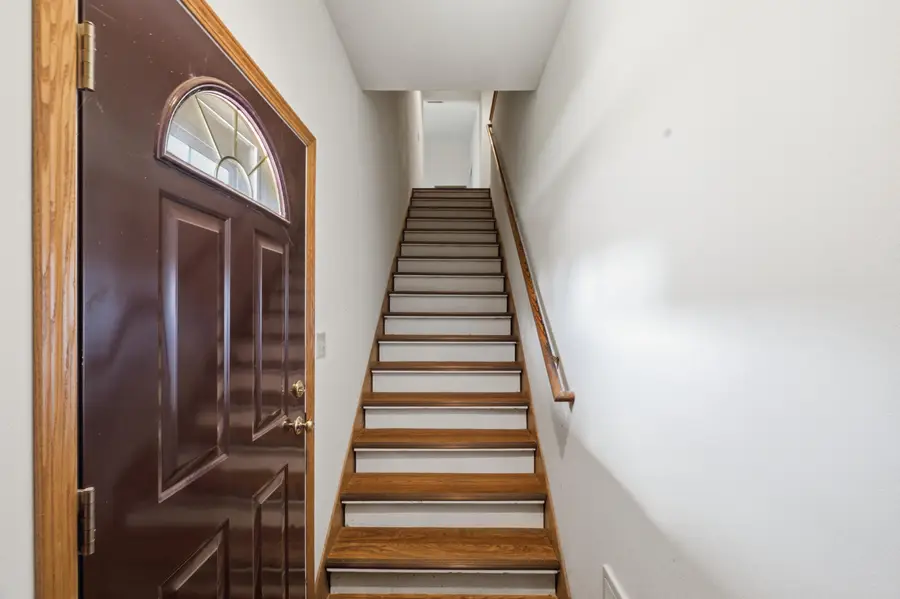 6105 S Creekside Dr, Cudahy, WI 53110 - #2