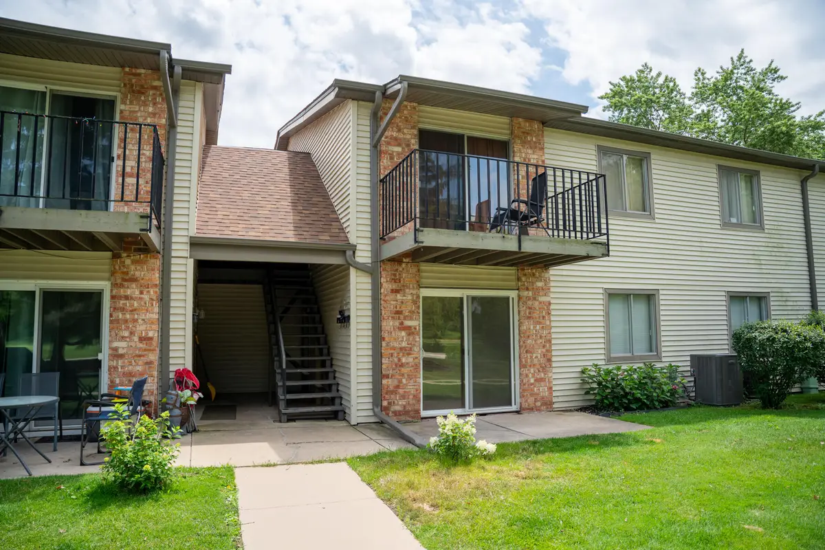N115W17125 Armada Dr, Germantown, WI 53022 - #1