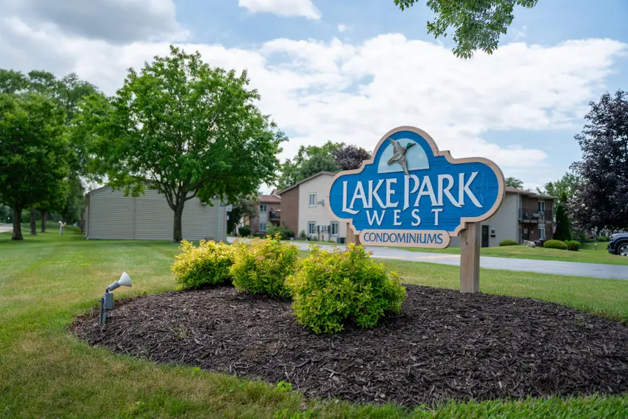 N115W17125 Armada Dr, Germantown, WI 53022 - #2