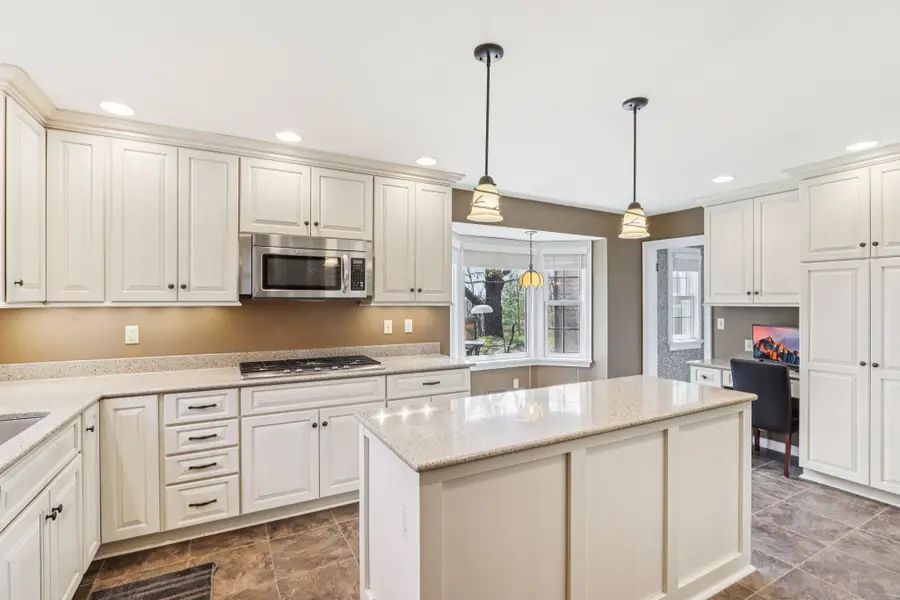 S24W23112 Lookout Dr, Waukesha, WI 53186 - #3