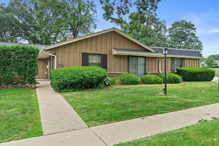 5228 Woodbridge Ln S, Greenfield, WI 53221 - #2