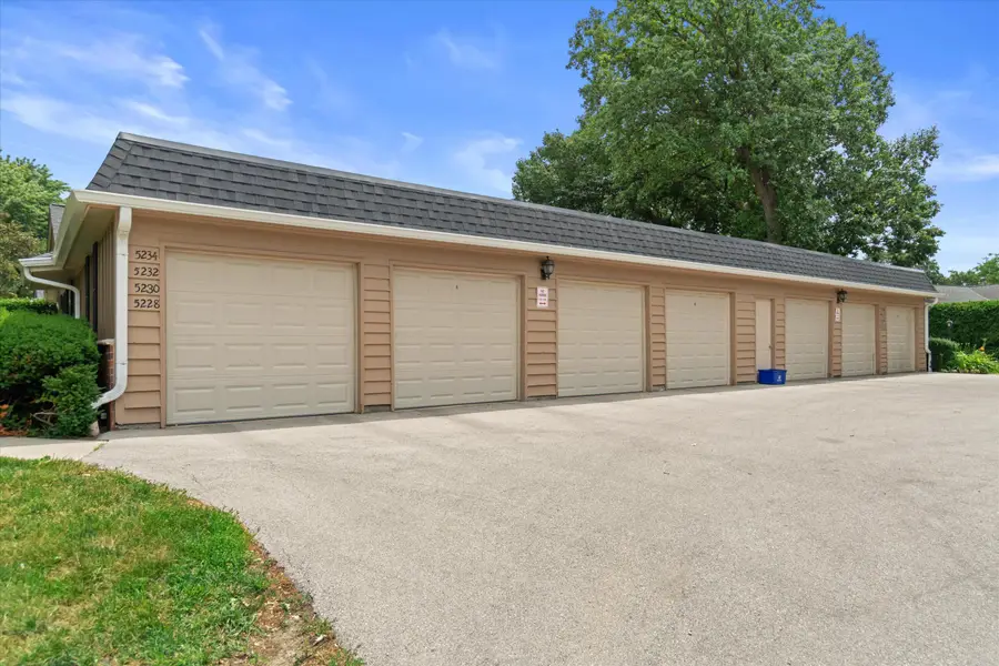 5228 Woodbridge Ln S, Greenfield, WI 53221 - #3