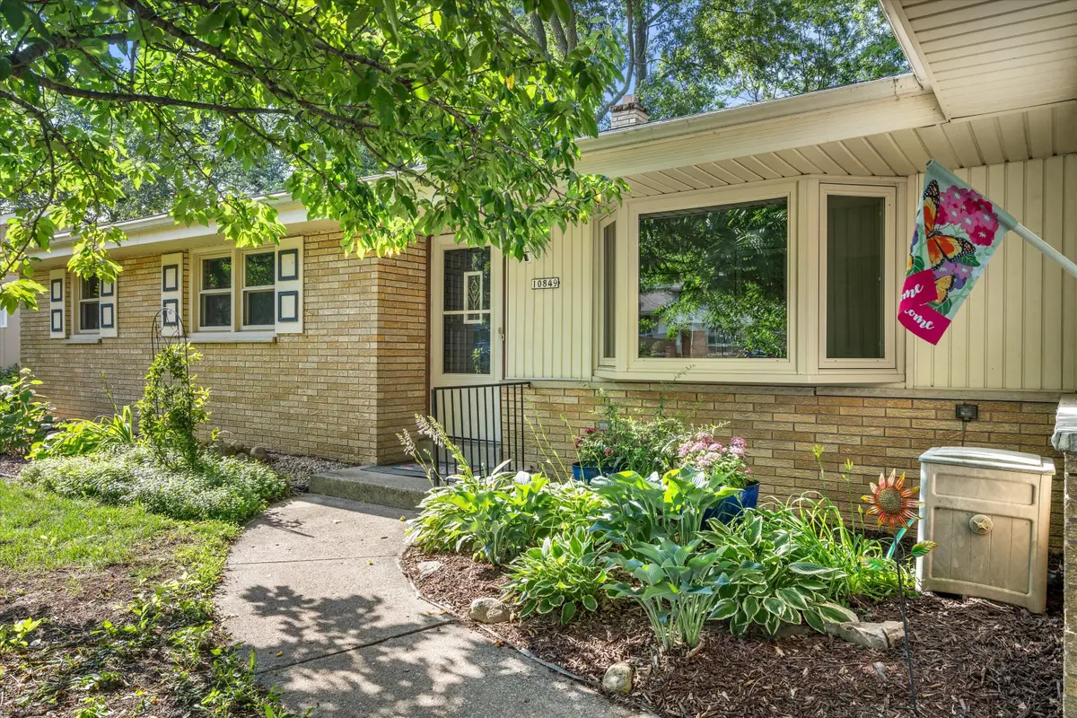10849 W Derby Ave, Wauwatosa, WI 53225 - #1