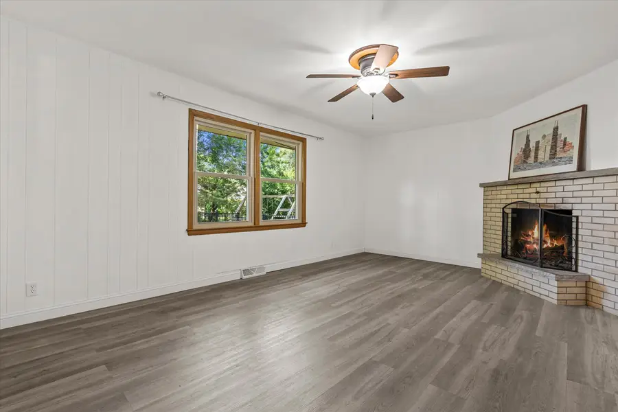 10849 W Derby Ave, Wauwatosa, WI 53225 - #2