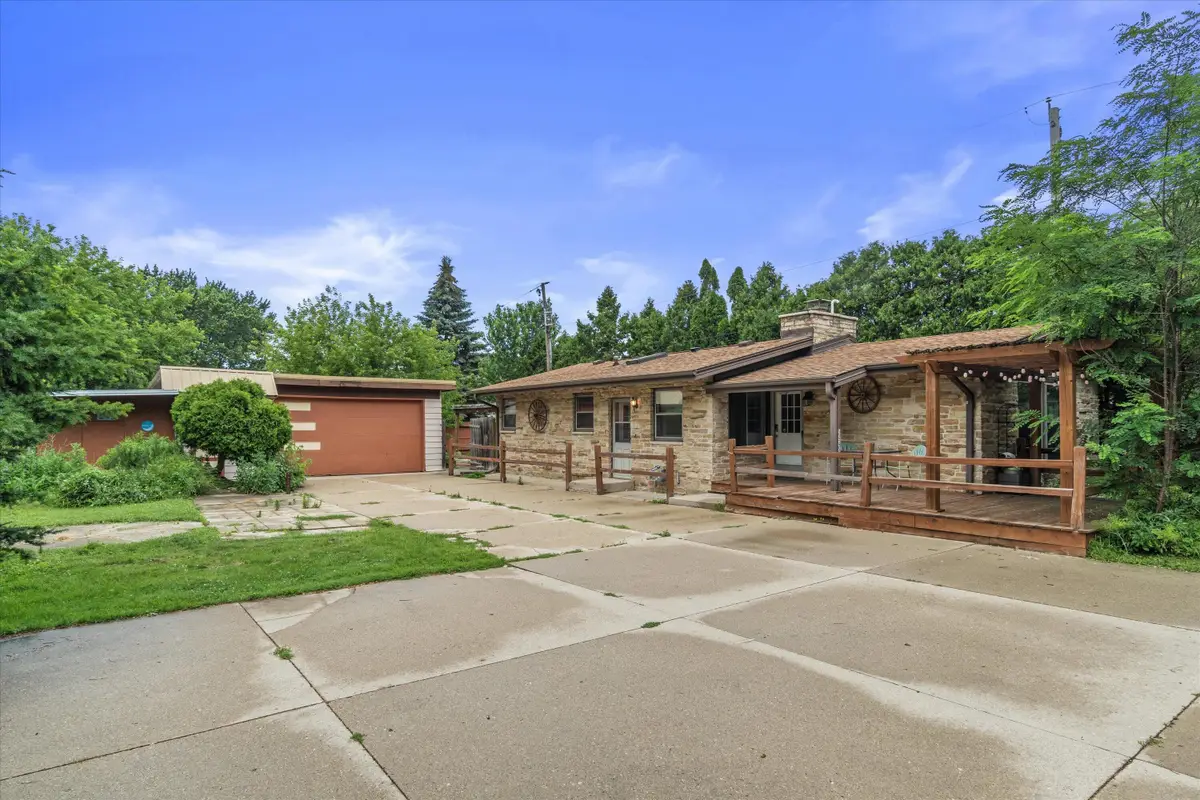 5445 S Nicholson Ave, Cudahy, WI 53110 - #1