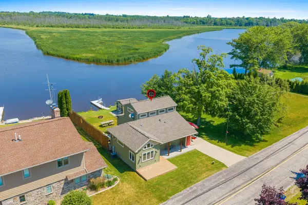 3068 Cottage Ln, Two Rivers, WI 54241