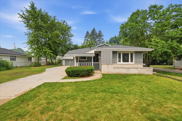 5847 N 113th St, Milwaukee, WI 53225
