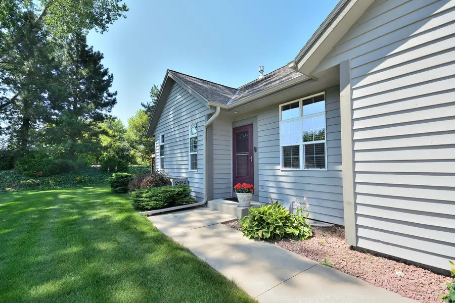 W232N3011 Emerald Ln, Pewaukee, WI 53072 - #2