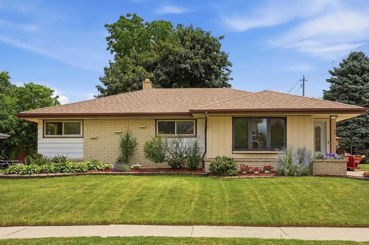 5782 S New York Ave, Cudahy, WI 53110 - #1