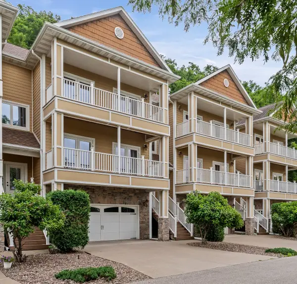 1312 Sunset Ct, La Crosse, WI 54601