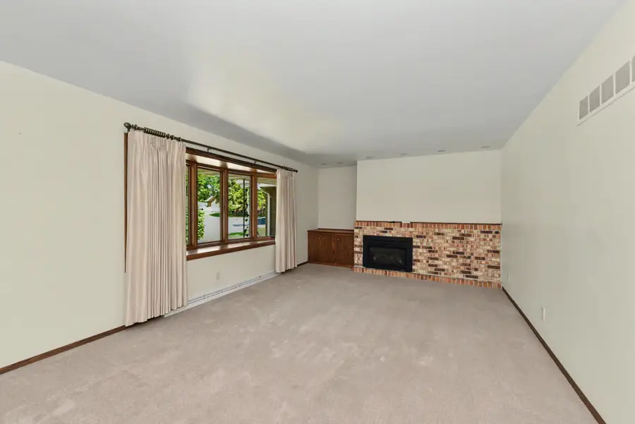 1075 S Silverbrook Dr, West Bend, WI 53095 - #3